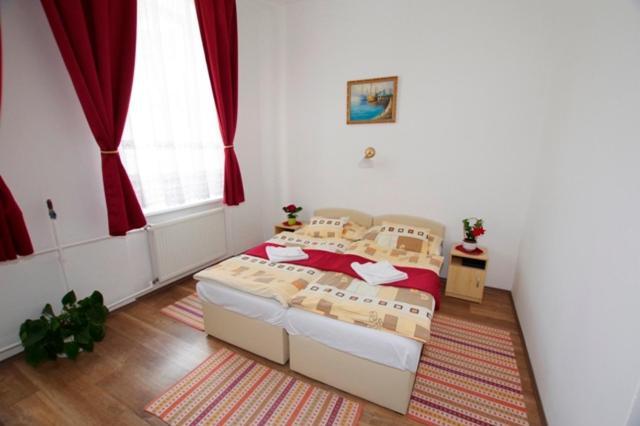 Feher Hajo Panzio Es Vendeglo Bed & Breakfast Дьор Екстериор снимка