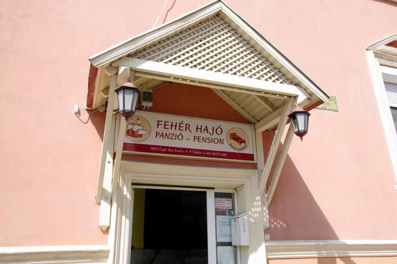 Feher Hajo Panzio Es Vendeglo Bed & Breakfast Дьор Екстериор снимка